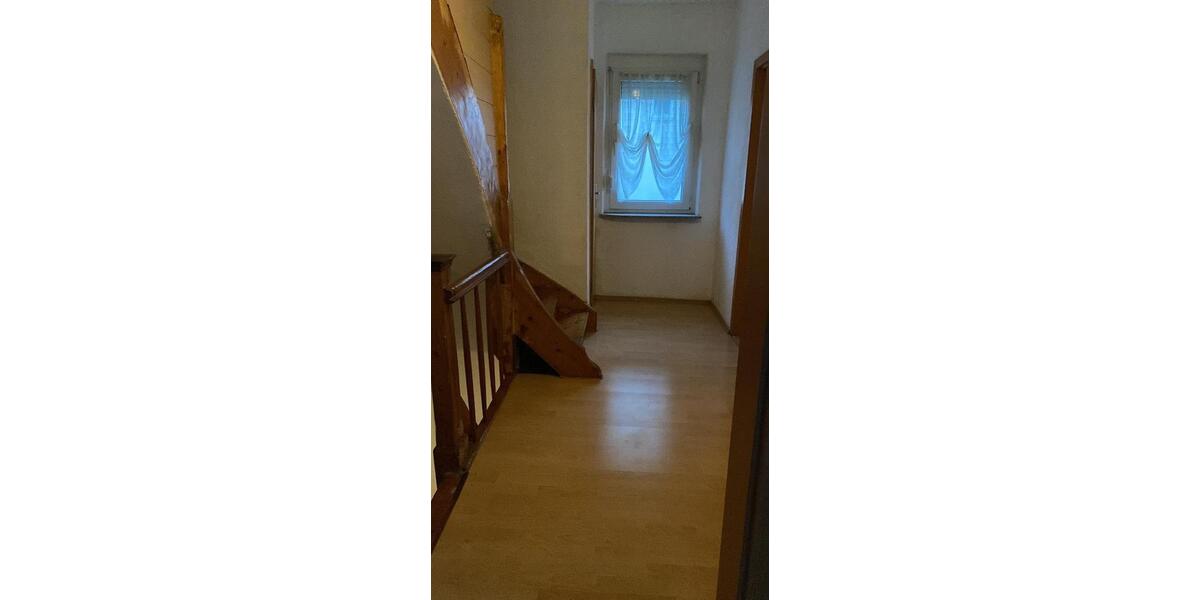 Teils möblierte Doppelhaushälfte mitten in der Stadt (4xZimmer) 4 zimmer