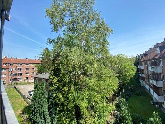 HH-BERGEDORF, Nähe S-Bahnhelle, gepflegte 2,5 Zi.-Whg60m², EBK, Balkon, Dielenboden € 860,- inkl. zzgl. Hzg. 2 zimmer