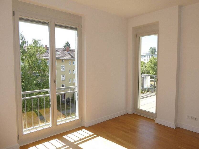 Meiningenallee - BARRIEREFREIE, moderne Wohnung nahe U-Bahn Olympiastadion, 2 Balkone, Kaminofen
