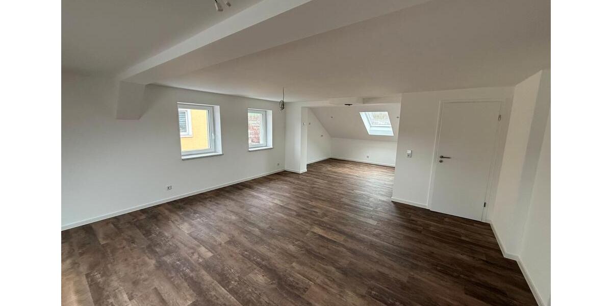 Dachgeschoßwohnung Flöha - 4 Zimmer, 91 m&sup2;, 905&euro; | Angebot:26183315
