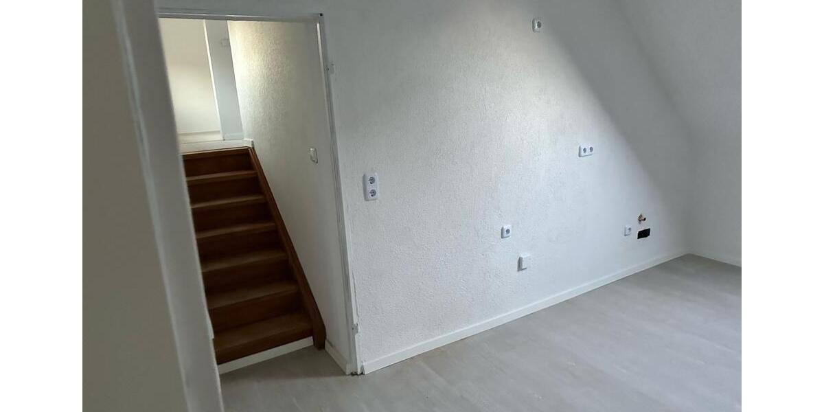 Dachgeschoßwohnung Friesenheim - 3 Zimmer, 75 m&sup2;, 1.000&euro; | Angebot:25968284