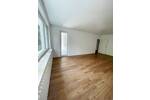 Familien-Wohnung in grüner Lage mit Balkon + renoviert + Wannenbad + separates WC + Aufzug