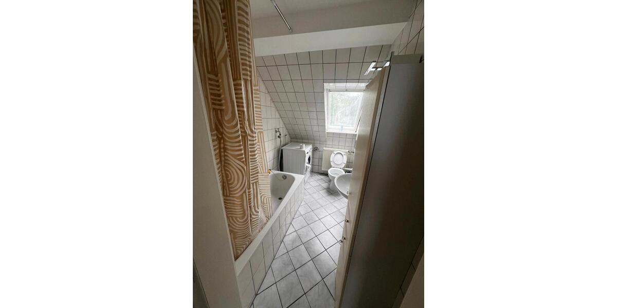 Etagenwohnung Lünen Alstedde - 6 Zimmer, 200 m&sup2;, 20&euro; | Angebot:26618962