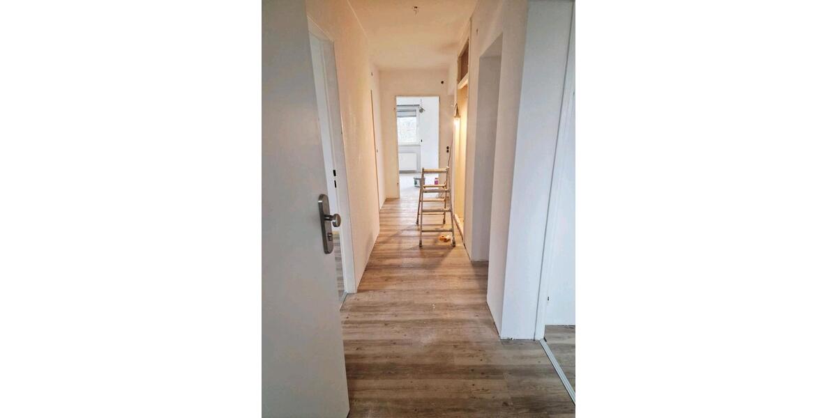 4 Zimmer 91.50 m2 Dachgeschoss Wohnung zu Vermieten 4 zimmer