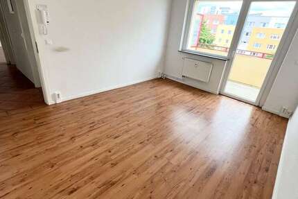 Wohnung zum Mieten in Rostock 520 € 52 m² 2 zimmer
