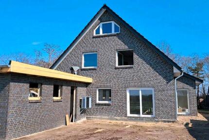 Haus Burgwedel - 5 Zimmer, 140 m&sup2;, 1.700&euro; | Angebot:26004343