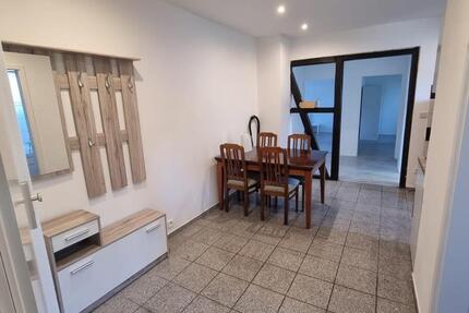 Schöne 4 Zimmer Wohnung möbliert im Herzen 4 zimmer