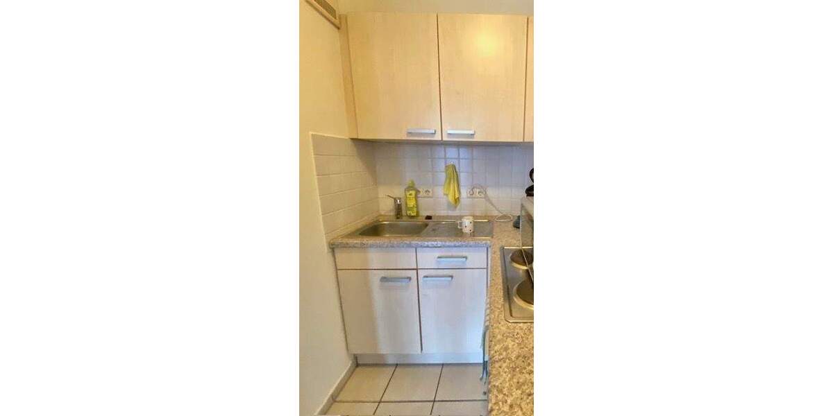 Helles, ruhiges Büro mit Balkon & TG-Stellplatz in Laufen. 1 zimmer