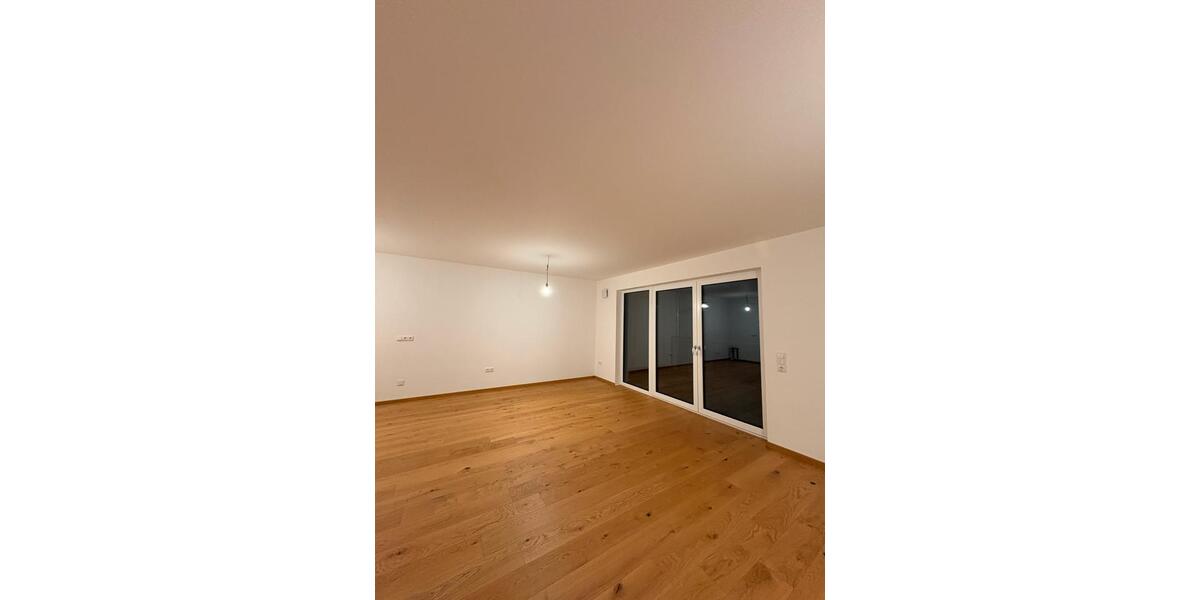 Etagenwohnung Patersdorf - 2 Zimmer, 81 m&sup2;, 990&euro; | Angebot:24396198