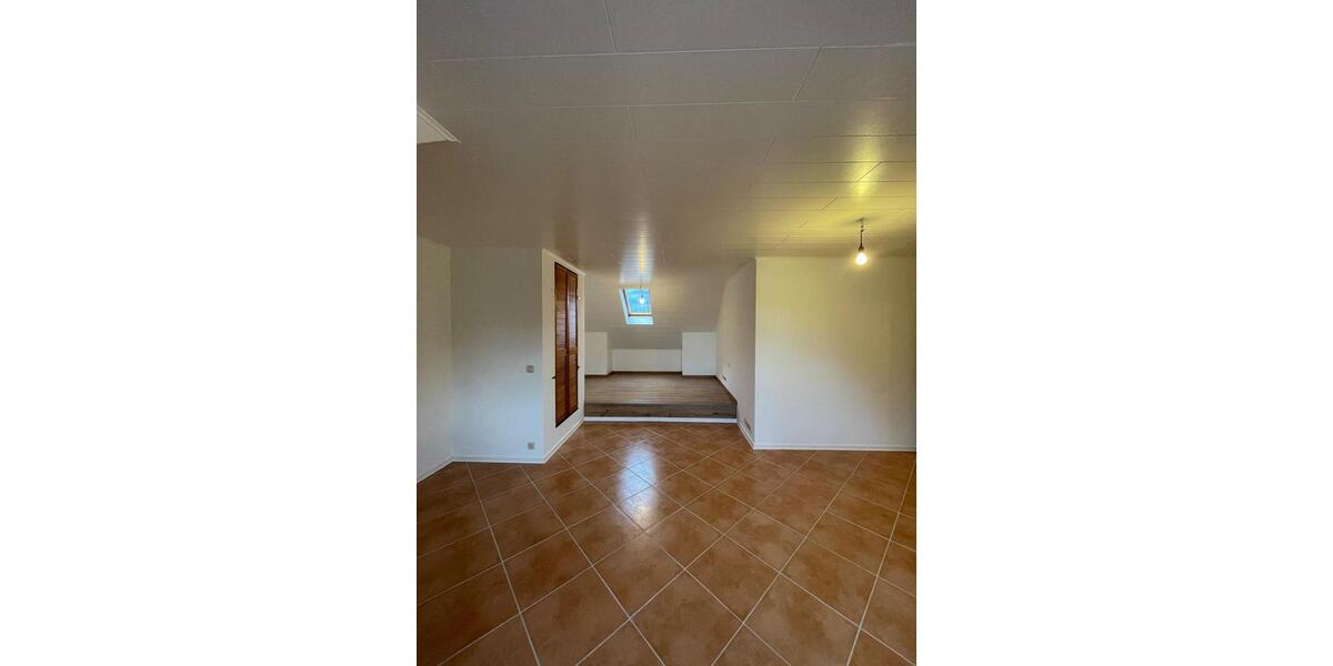 Dachgeschoßwohnung Troisdorf Altenrath - 2.5 Zimmer, 93 m&sup2;, 880&euro; | Angebot:25962569