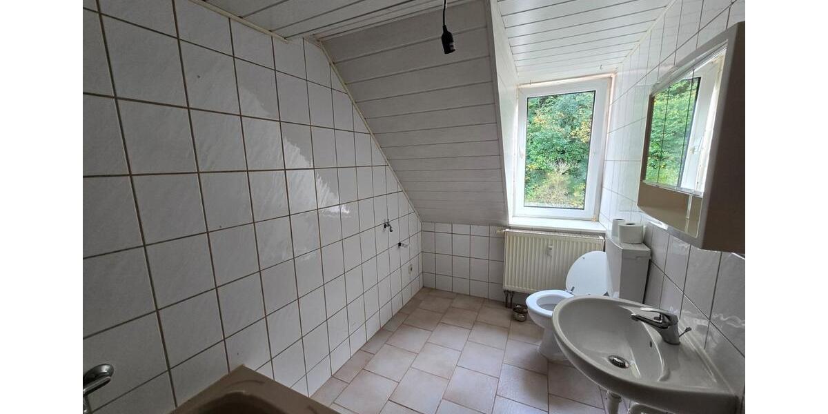 Dachgeschoßwohnung Weißenfels - 2.5 Zimmer, 67 m&sup2;, 400&euro; | Angebot:25805154
