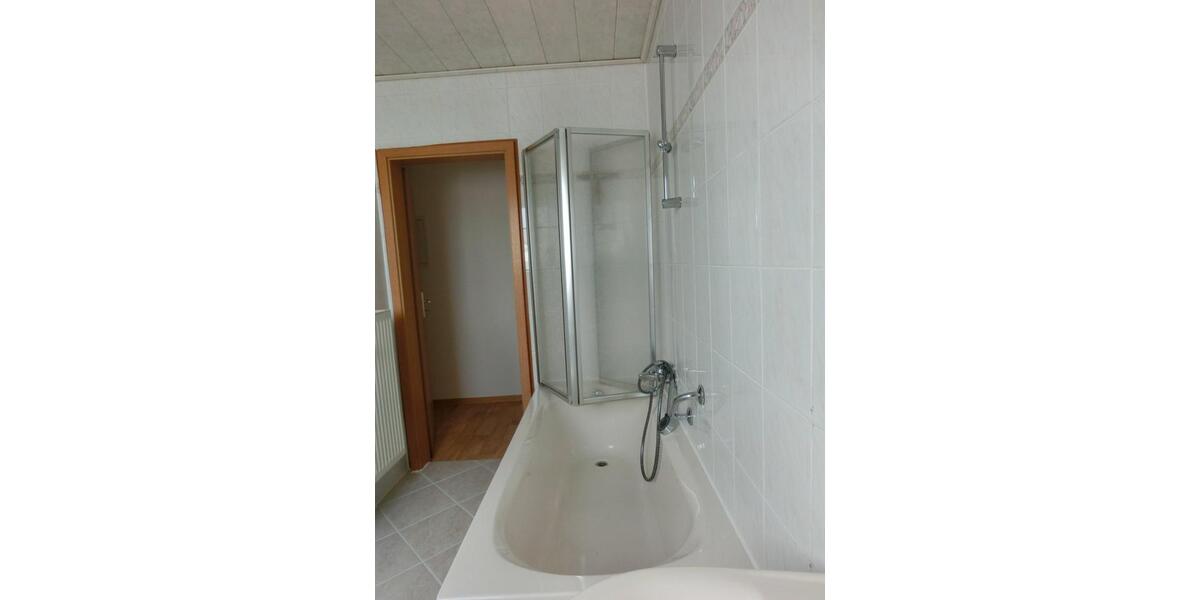 Dachgeschoßwohnung Altenburg - 2 Zimmer, 60 m&sup2;, 400&euro; | Angebot:25993598