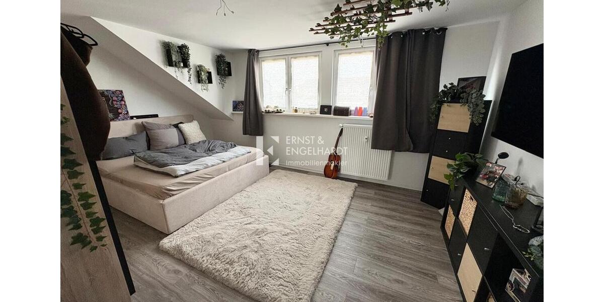 Dachgeschoßwohnung Kitzingen - 3.5 Zimmer, 110 m&sup2;, 1.100&euro; | Angebot:25540030