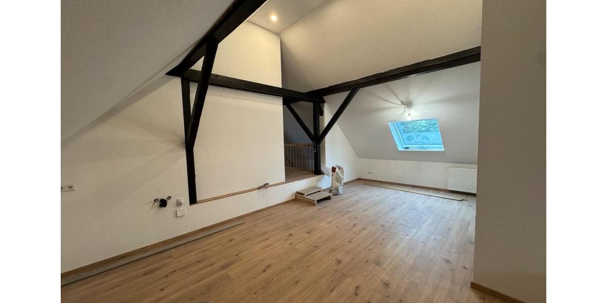Dachgeschoss Wohnung Loft zu vermieten. Kernsaniert Warmmiete 1 zimmer