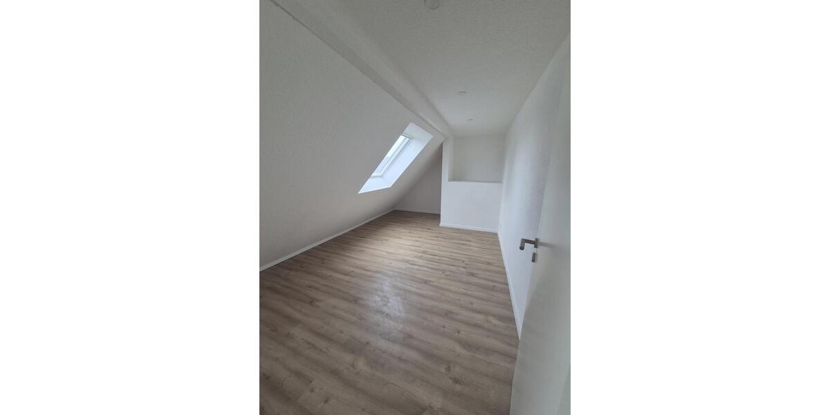 Dachgeschoßwohnung Limbach-Oberfrohna Oberfrohna - 3 Zimmer, 58 m&sup2;, 390&euro; | Angebot:26396288