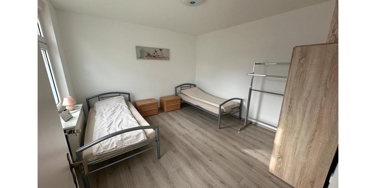 Wohnen auf Zeit Schortens - 6 Zimmer, 180 m&sup2;, 150&euro; | Angebot:26119359