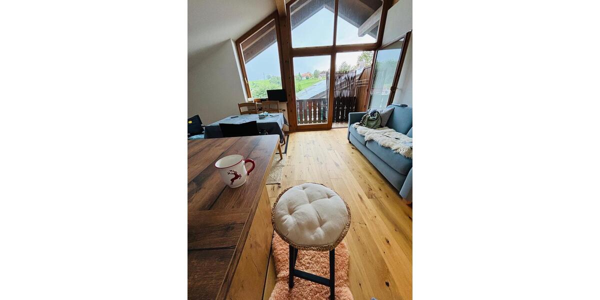 Dachgeschoßwohnung Siegsdorf - 3 Zimmer, 68 m&sup2;, 1.440&euro; | Angebot:26285822