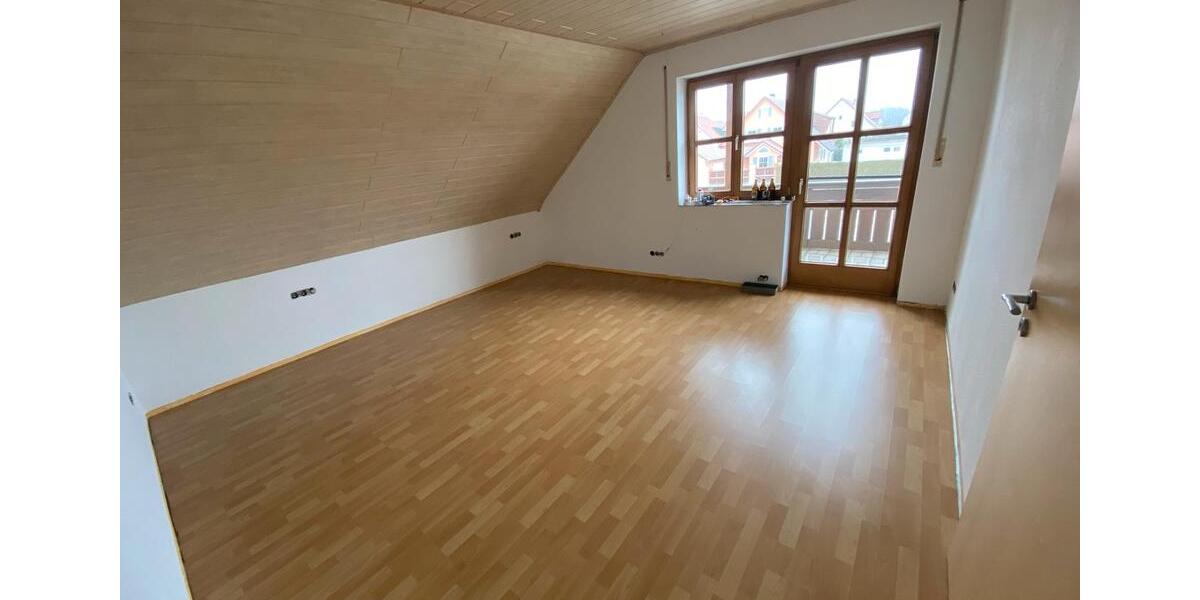 Dachgeschoßwohnung Burgheim - 4 Zimmer, 115 m&sup2;, 1.350&euro; | Angebot:23804526