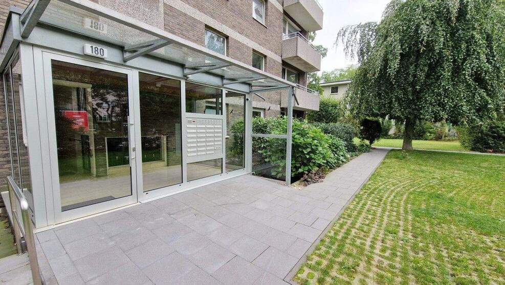Komfortables Wohnen: Balkon, Tiefgarage, Pool & Sauna in Duisburg 3 zimmer