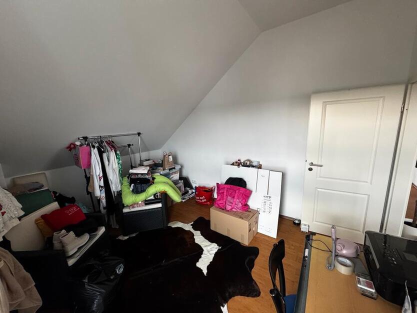 Helle 3 Zimmer Wohnung 87 qmmit EBK und Balkon, Garage und Aufzug