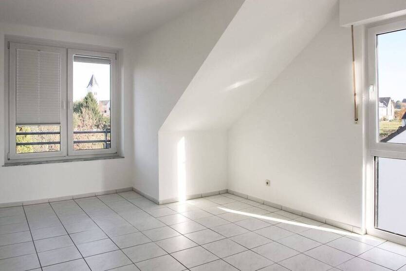Helle Dachgeschoßwohnung mit 2 Balkonen in Leverkusen
