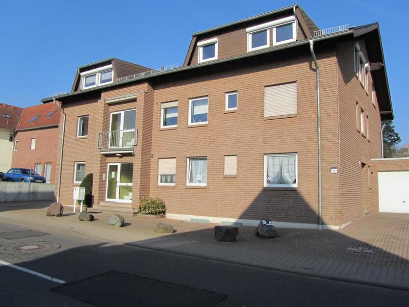 Sehr schöne große Dachgeschoß-Wohnung zimmer