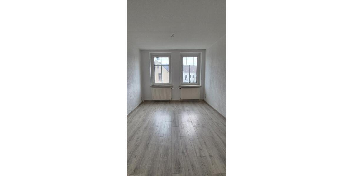 Dachgeschoßwohnung Glauchau - 3 Zimmer, 66 m&sup2;, 360&euro; | Angebot:25852912