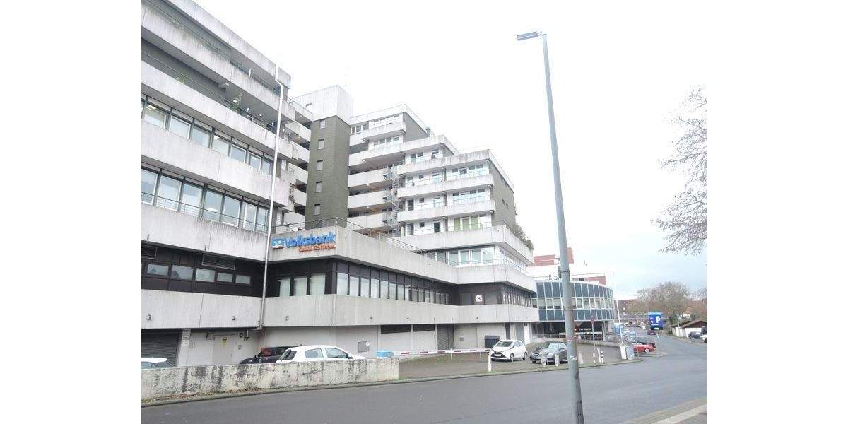 Helle, gepflegte und seniorengerechte Etagenwohnung mit Fahrstuhl und großer Dachterrasse direkt in der Innenstadt 3 zimmer