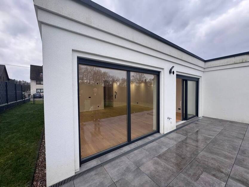 Modernes Wohnen auf einer Ebene - Stilvoller Bungalow in Bestlage