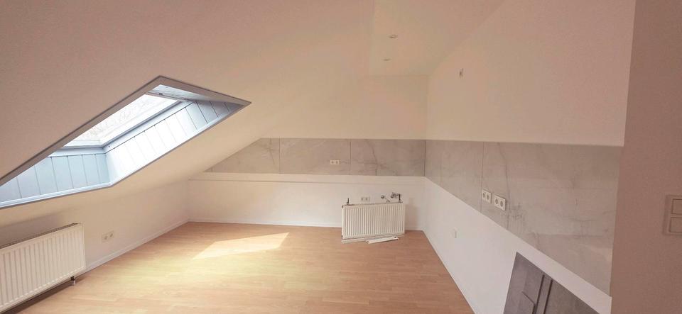 Dachgeschoßwohnung Saarbrücken Dudweiler - 1 Zimmer, 60 m&sup2;, 440&euro; | Angebot:26256159