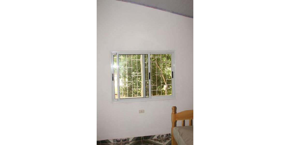 Paraguay, Mbocayaty (Guairá): Haus 3 Zimmer Küche Bad, viele Bäum 3 zimmer