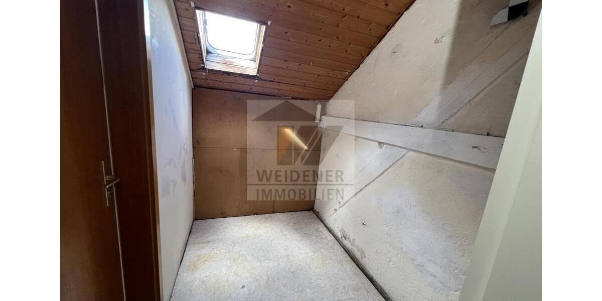 Preiswerte 2 DG-Zimmer Wohnung im Zentrum von Weida! 2 zimmer