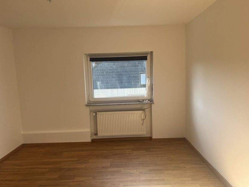 Schicke 3-Zimmer-Wohnung im Dachgeschoss in Frankfurt - Goldstein zimmer