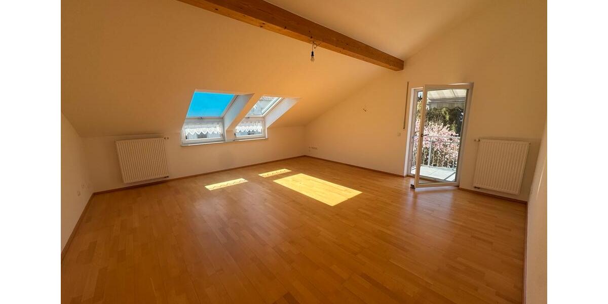 Dachgeschoßwohnung Deggendorf - 2.5 Zimmer, 72 m&sup2;, 790&euro; | Angebot:26603779