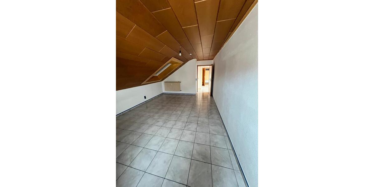 Dachgeschoßwohnung Erlenbach bei Marktheidenfeld - 3 Zimmer, 86 m&sup2;, 750&euro; | Angebot:25321405