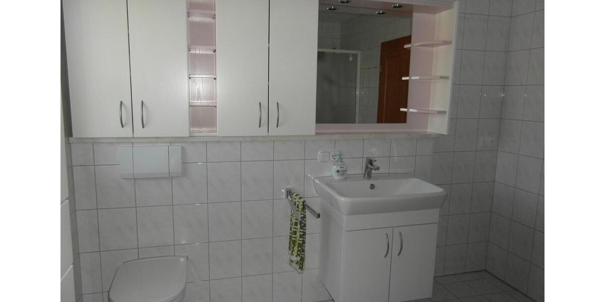 2-Zimmer-Wohnung (1. OG) in Graben mit Balkon und Garage 2 zimmer