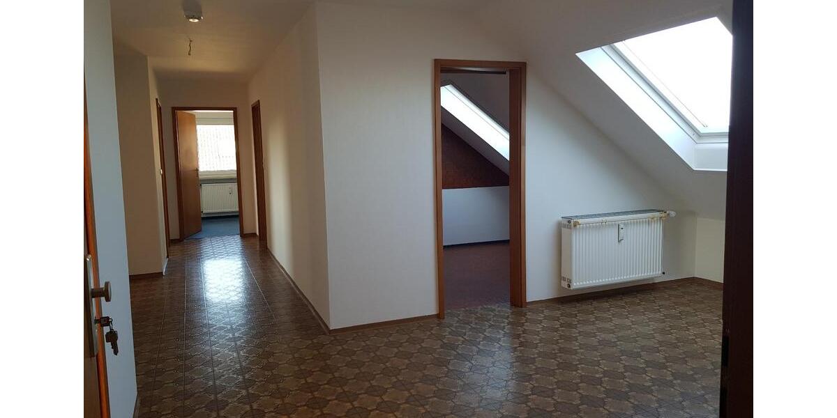 Dachgeschoßwohnung Herzogenaurach - 4 Zimmer, 98 m&sup2;, 885&euro; | Angebot:25310523