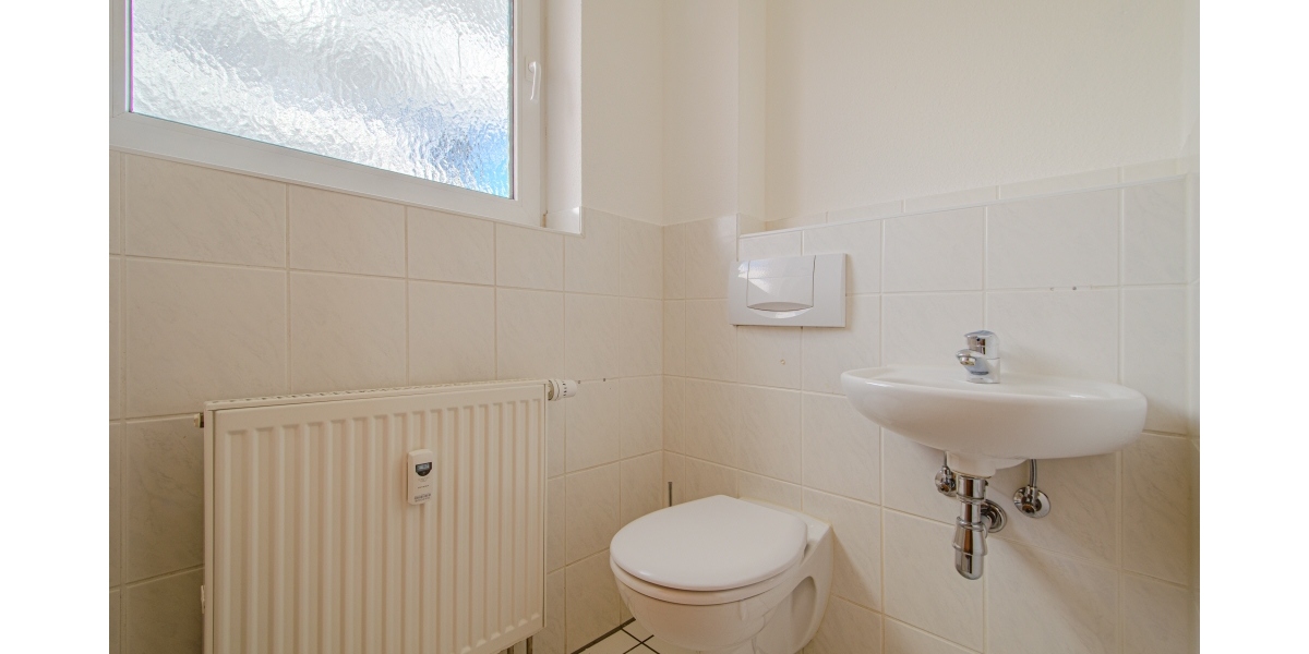BALKON – WANNEN-DUSCHBAD MIT FENSTER – ROLLOS – SCHÖN GELEGEN - Etagenwohnung Meißen Niederspaar | Angebot:27230317