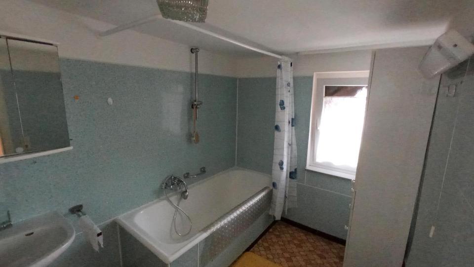 Vermiete 3 Zimmerwohnung Altbau 120 m`2