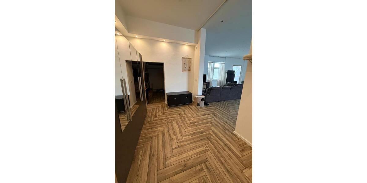 Etagenwohnung Uder - 4 Zimmer, 150 m&sup2;, 900&euro; | Angebot:26092951