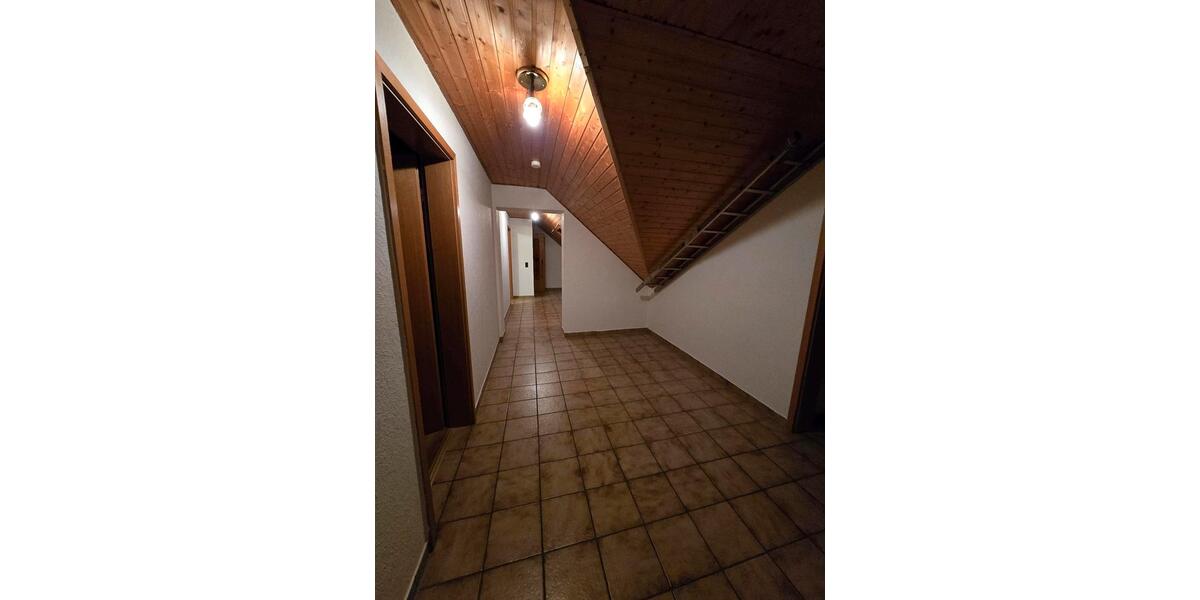 Dachgeschoßwohnung Grünberg - 3 Zimmer, 93 m&sup2;, 900&euro; | Angebot:26432407