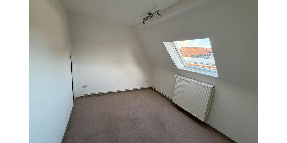 Dachgeschoßwohnung Varel - 3 Zimmer, 61 m&sup2;, 700&euro; | Angebot:25043830