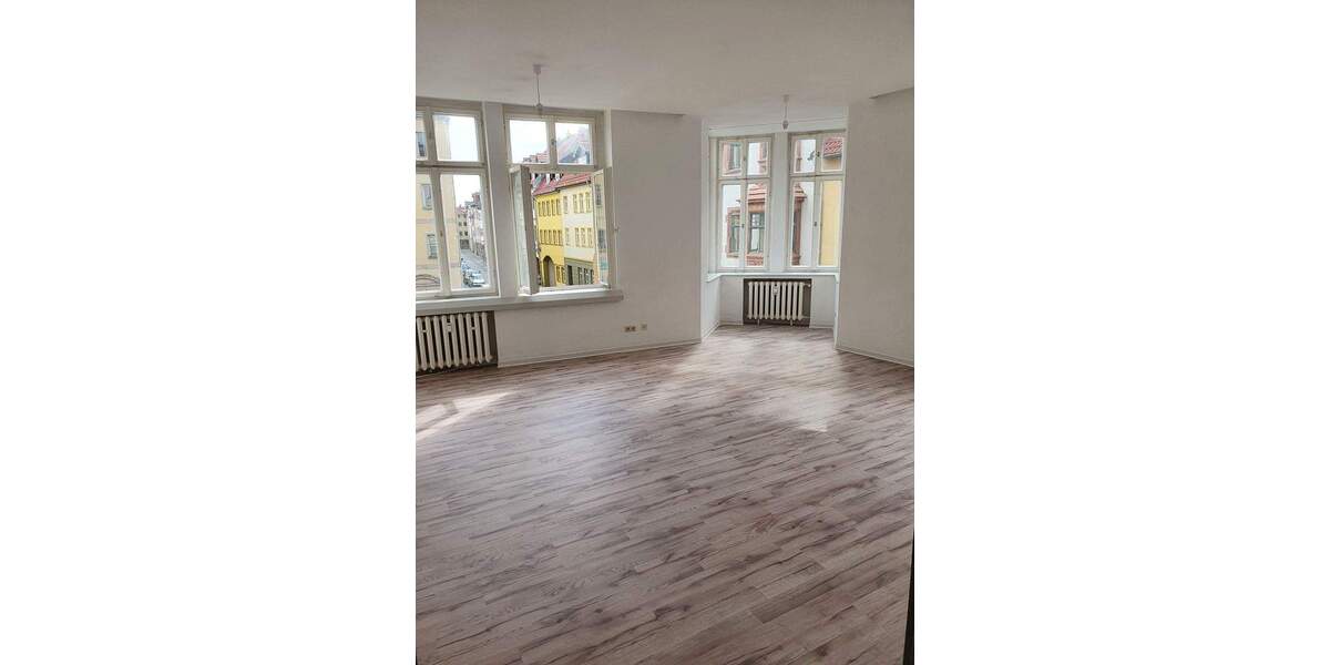 +++ Helle 3 -Zimmer Wohnung am Markt von Kahla zu vermieten +++ 3 zimmer