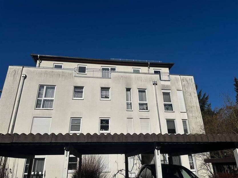 3-Zimmer Wohnung im Staffelgeschoß mit 25 qm Dachterrasse.