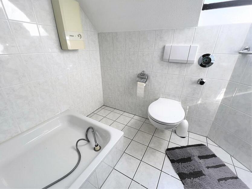 Möblierte, moderne Maisonette-Wohnung in zentraler Lage von Brühl!