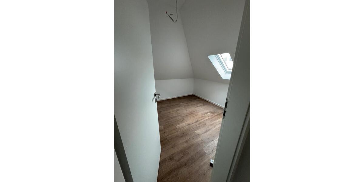 Dachgeschoßwohnung Felsberg - 2.5 Zimmer, 850&euro; | Angebot:23554269