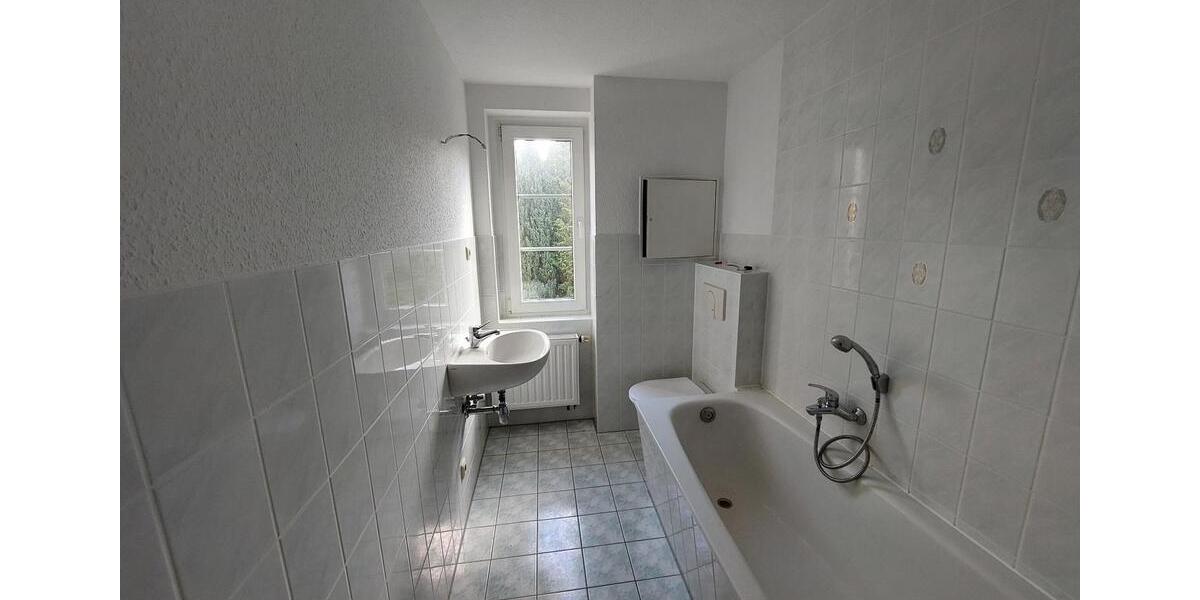 Dachgeschoßwohnung Döbeln - 2.5 Zimmer, 59 m&sup2;, 330&euro; | Angebot:25540933