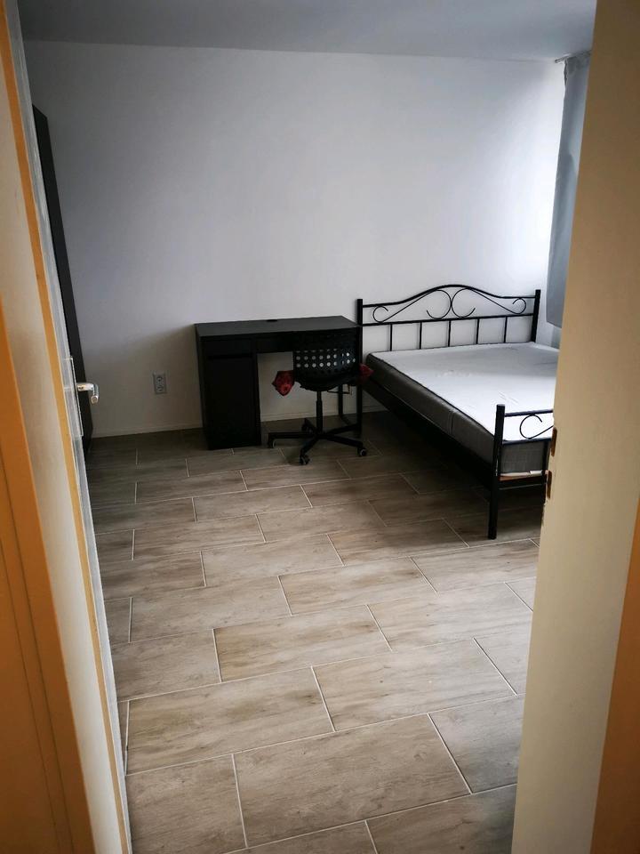 Möbliertes Zimmer in Frauen WG in Ramersdorf-Perlach