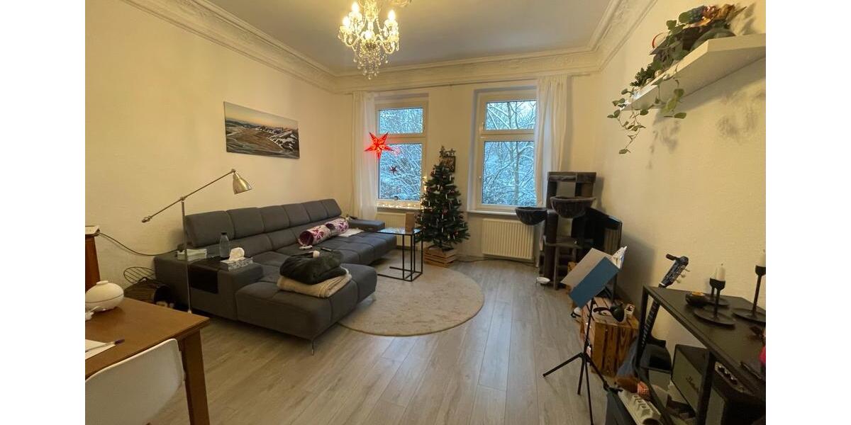 Schöne Altbauwohnung mit Balkon und Einbauküche 3 zimmer