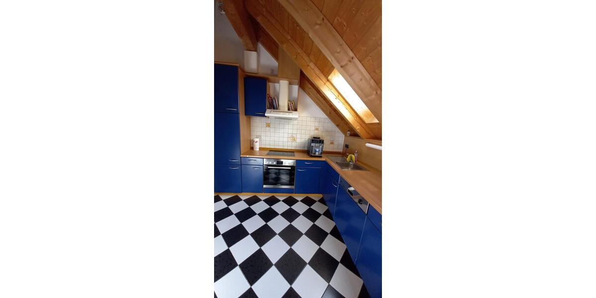 Dachgeschoßwohnung Hepberg - 3 Zimmer, 92 m&sup2;, 1.080&euro; | Angebot:26586622
